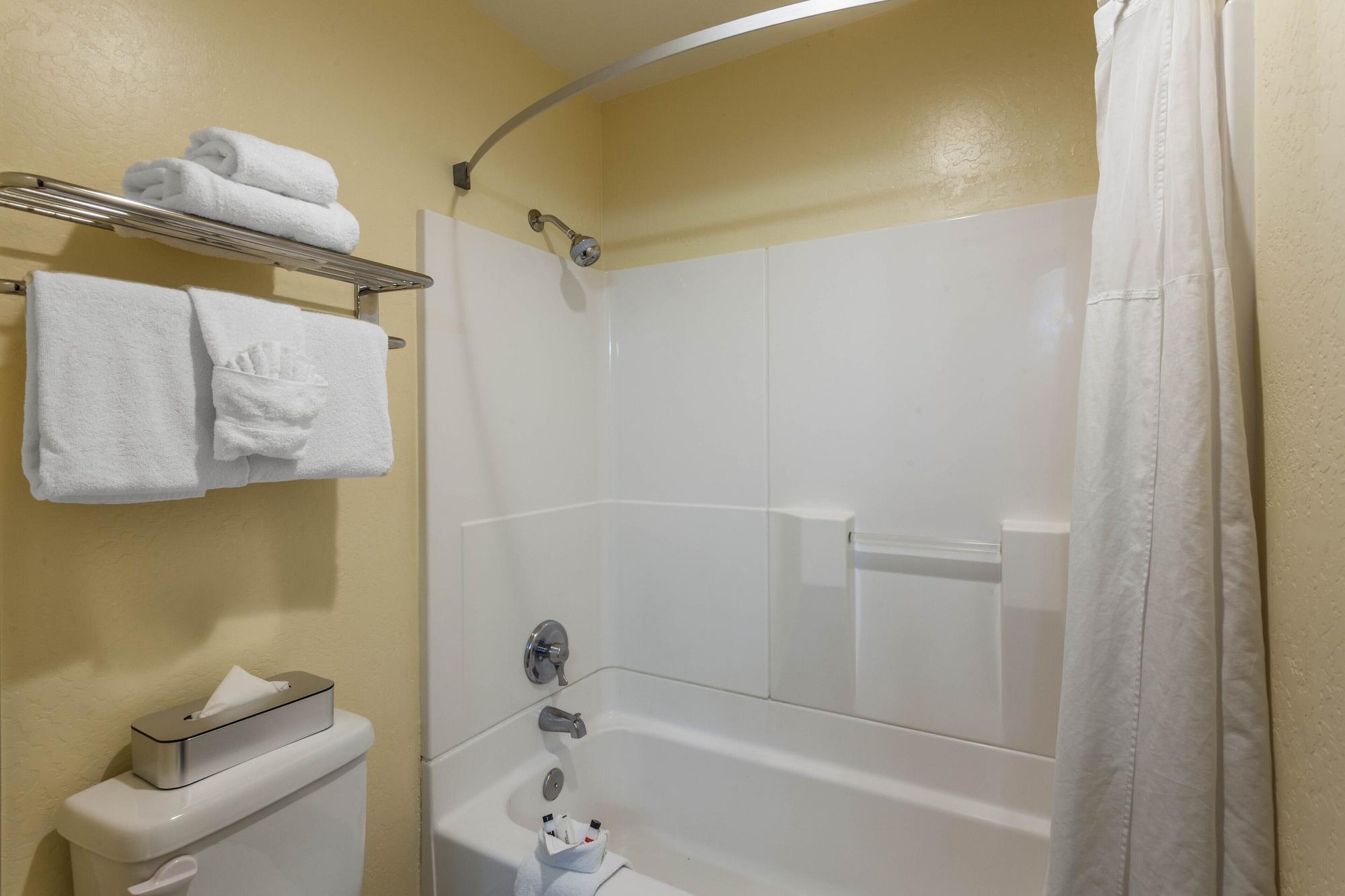 Days Inn By Wyndham Hayward Airport Zewnętrze zdjęcie